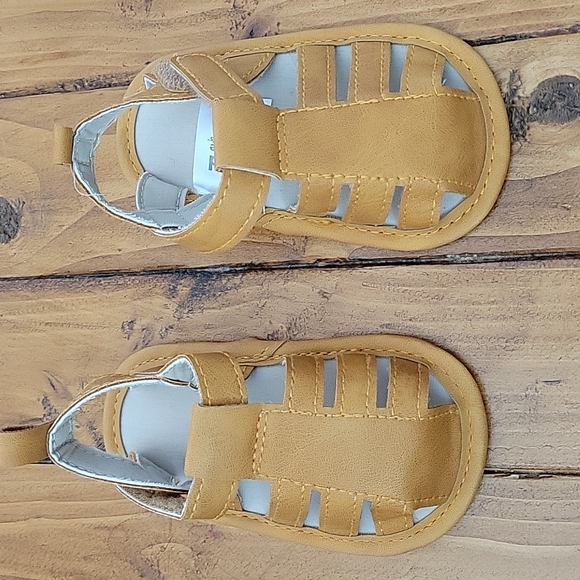 Baby sandals bundle NWOT never worn - Picture 3 of 6